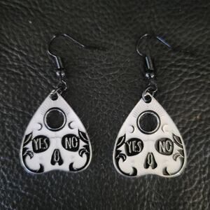 Ouija Skull Planchette Earrings white and black